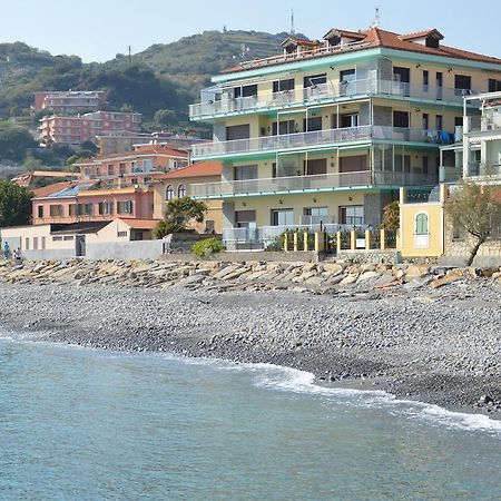 Riva Beach Apartment Riva Ligure Ngoại thất bức ảnh
