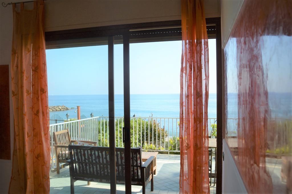 Riva Beach Apartment Riva Ligure Ngoại thất bức ảnh